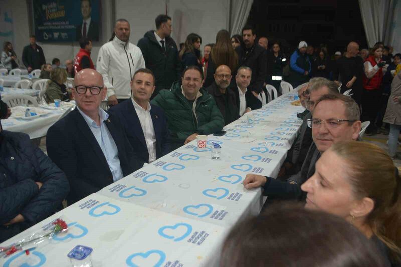 Balıkesir’in Ayvalık ilçesinde, Balıkesir Büyükşehir Belediyesi tarafından düzenlenen iftar programına
