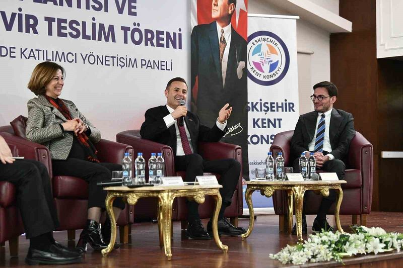 Eskişehir’de düzenlenen “Türkiye’de Belediyelerde Katılımcı Yönetişim” panelinde konuşan Balıkesir Büyükşehir