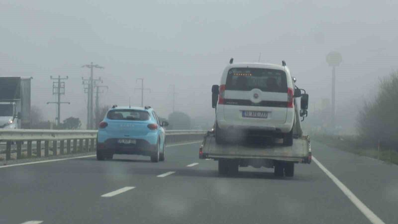 Balıkesir’de yoğun sis sürücülere zor anlar yaşatıyor Balıkesir’de sabah saatlerinde