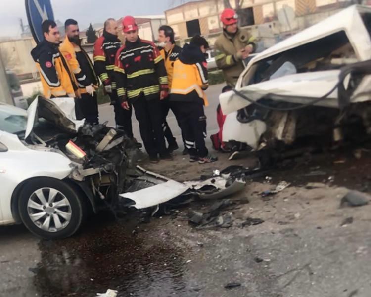 Balıkesir’in Bandırma ilçesinde meydana gelen 4 araçlı zincirleme kazada 1