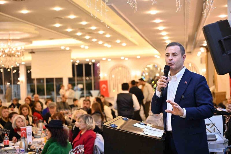 Balıkesir Büyükşehir Belediye Başkanı Ahmet Akın, İstanbul’da yaşayan hemşehrileriyle iftar
