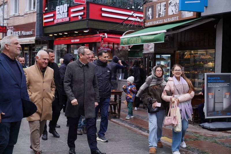 Mesut Ergin, Ramazan Bayramı dolayısıyla kent genelinde esnaf ve vatandaşlarla