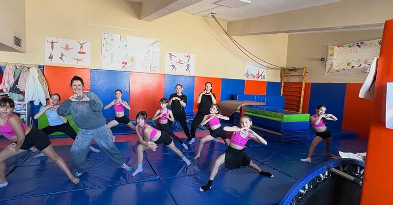 Burhaniye ilçesinde, Dünya Kadınlar Günü çeşitli etkinliklerle kutlanırken, anneler ve