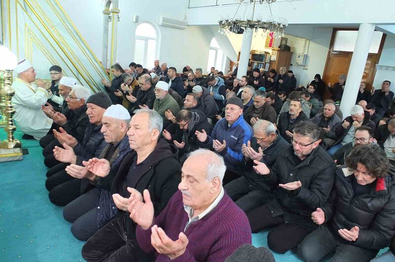 Burhaniye ilçesinde, bayram namazında camiler doldu taştı. Ören Camiinde bayram