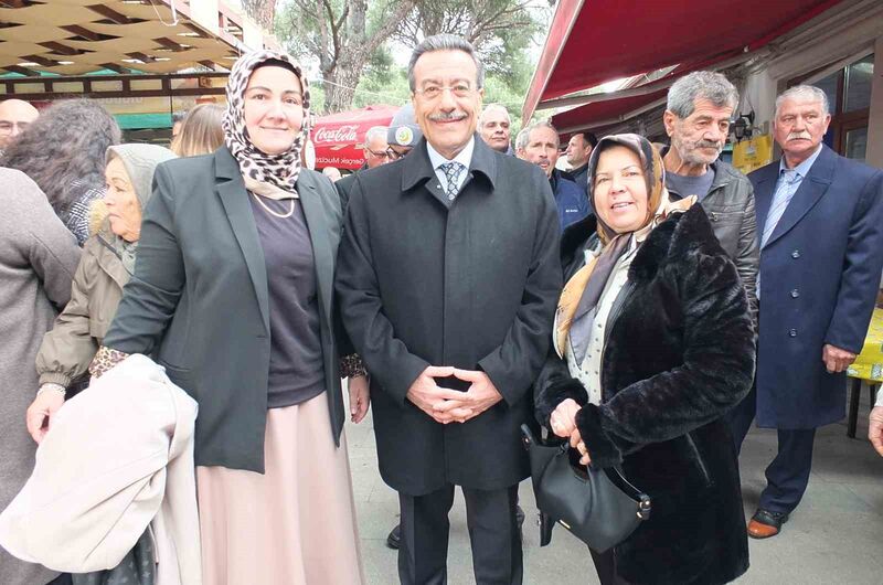 Burhaniye ilçesinde, Şehit Turhan Bayraktar Parkında düzenlenen bayramlaşma programı ilgi