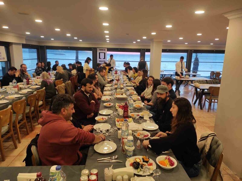 Burhaniye ilçesinde, mimarlar Blue Port Oteldeki iftarda buluştu. 97 üyeli