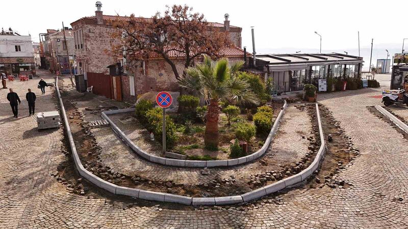 Balıkesir’in Ayvalık Belediyesi Fen İşleri Müdürlüğü, program dahilinde devam eden