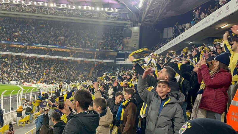 Balıkesir’in Sındırgı ilçesinde geçen yıl meydana gelen depremlerden etkilenen çocuk