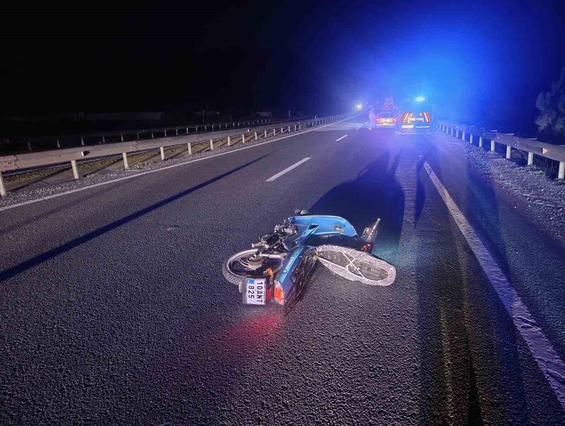 Balıkesir’in İvrindi ilçesinde devrilen motosikletin çocuk sürücüsü hayatını kaybetti. Olay,