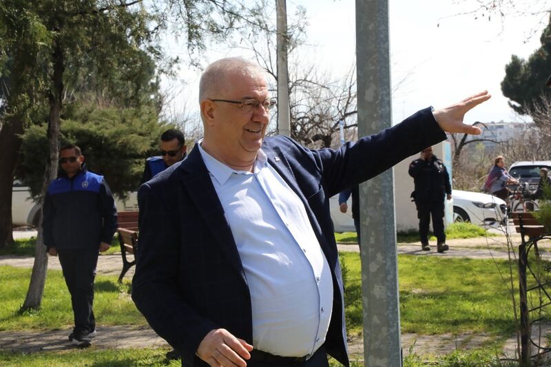 Edremit Belediye Başkanı Mehmet Ertaş, kent genelinde planlanan ve devam