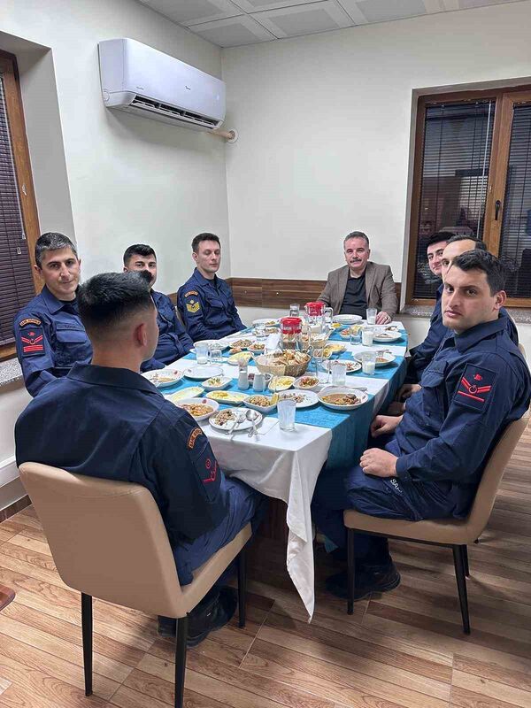 Edremit Kaymakamı Ahmet Odabaş, Ramazan ayı dolayısıyla Edremit Sahil Güvenlik