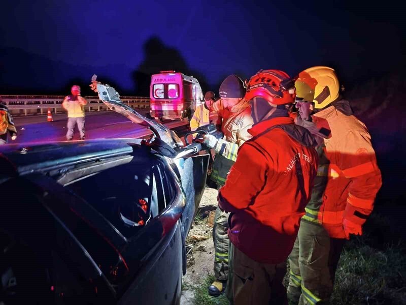 Balıkesir’de İstanbul-İzmir Otoyolu İzmir istikameti Susurluk Söğütçayır mevkiinde meydana gelen