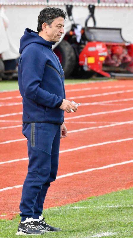 Balıkesirspor Teknik Direktörü Zafer Uysal, deplasmanda 7-0 kazandıkları Nazillispor maçının