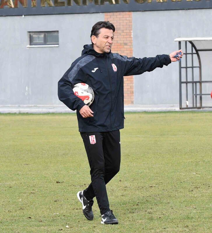 Balıkesirspor Teknik Direktörü Zafer Uysal, 3-0 kazandıkları Altay maçının geride