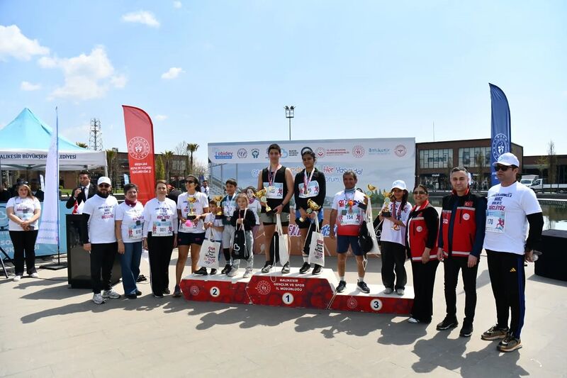 12 Nisan Dünya Otizm Farkındalık Günü dolayısıyla Balıkesir’de düzenlenen geniş