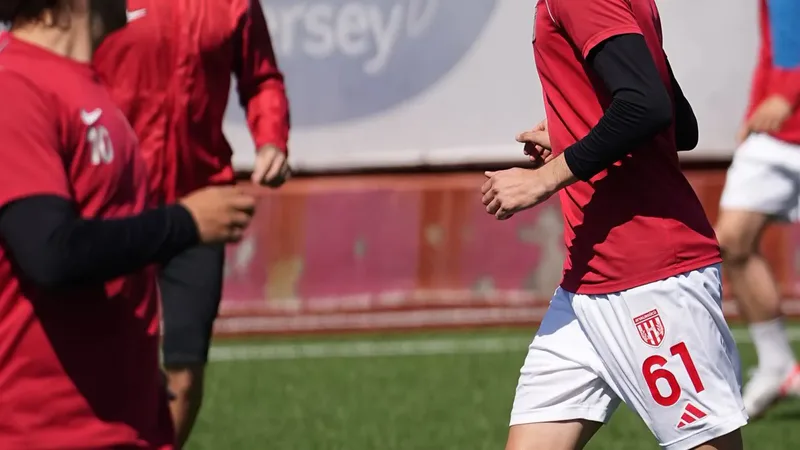 TFF 3. Lig 4. Grup'ta Ayvalıkgücü Belediyespor, İzmir Çoruhlu FK'yı