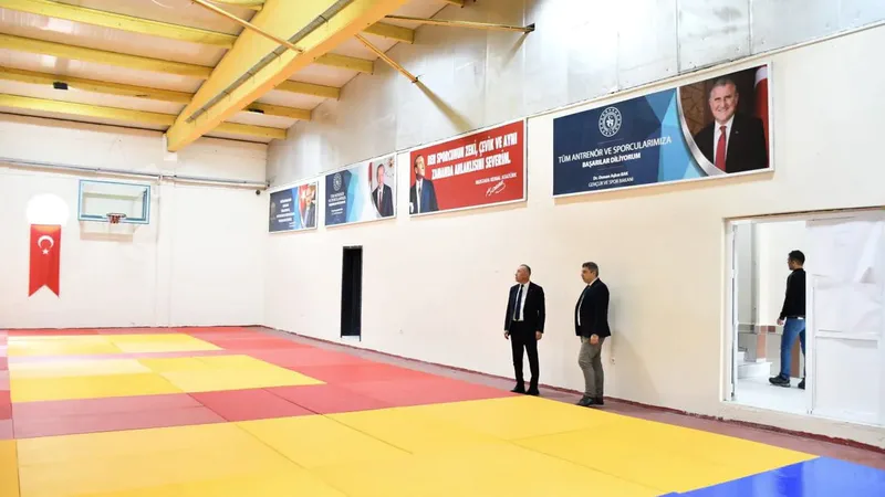 Balıkesir Savaştepe'ye kazandırılan modern spor tesisleri açılış için geri sayıma