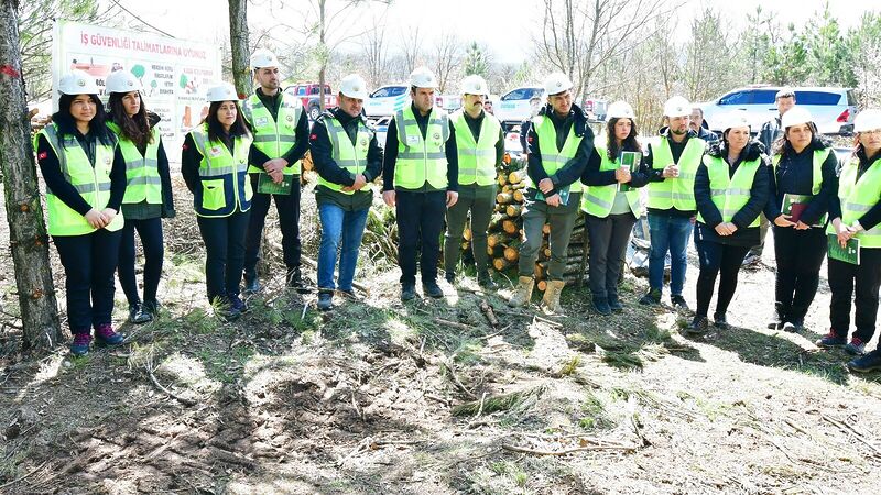 Balıkesir Orman Bölge Müdürlüğü'nde Başmüfettiş Ali Şimşek, genç orman mühendislerine