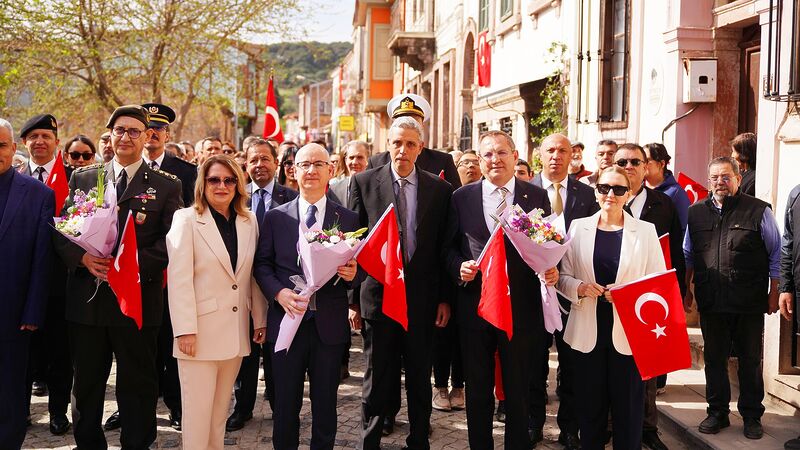 Gazi Mustafa Kemal Atatürk'ün Ayvalık'a gelişinin 92'nci yıl dönümü görkemli