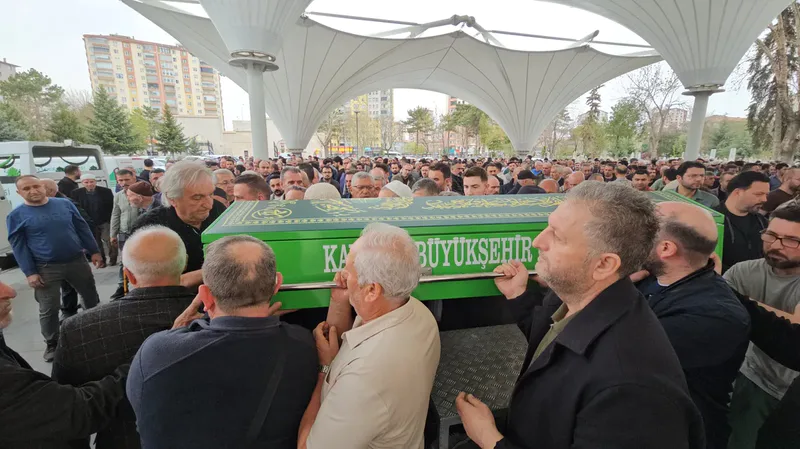 Balıkesir Altıeylül'de market yanında yemek yerken silahlı saldırıda vurularak hayatını