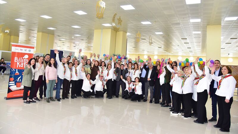 Balıkesir Üniversitesi'nde düzenlenen Nesiller Buluşuyor II etkinliğinde Tazelenme Üniversitesi öğrencileri