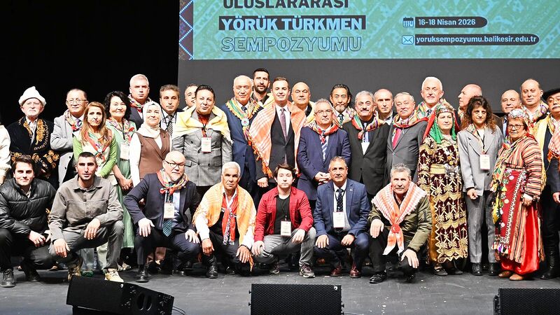 Balıkesir'de Kuvâ-yı Milliye Şehri Balıkesir Uluslararası Yörük-Türkmen Sempozyumu başladı. Başkan