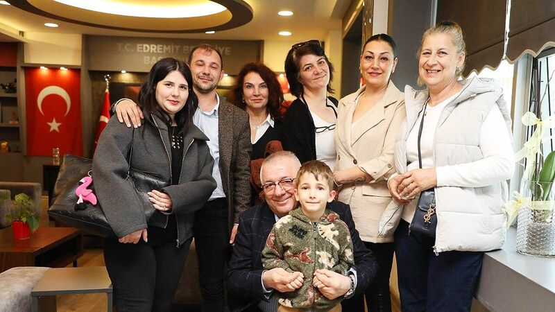 Edremit Belediye Başkanı Mehmet Ertaş, sokak hayvanlarının yaşam koşullarını iyileştirmek