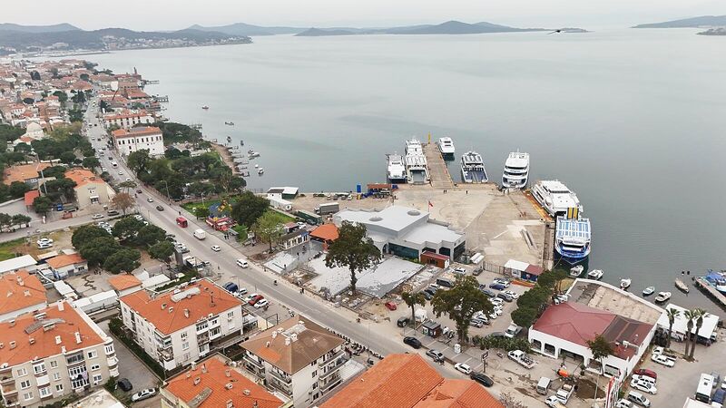 Ayvalık Deniz Hudut Kapısı'nda kapsamlı meydan düzenleme projesi tamamlanma aşamasına