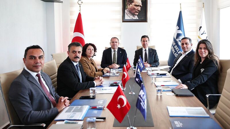 Ayvalık Belediyesi'nin ev sahipliğinde gerçekleşen Kıyı Ege Belediyeler Birliği Encümen