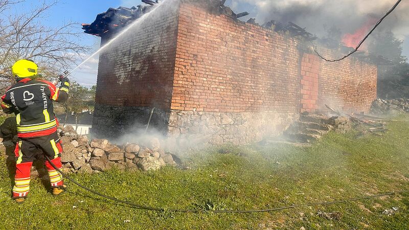 Sındırgı İbiller Mahallesi'nde müstakil evde çıkan yangın, Balıkesir Büyükşehir Belediyesi