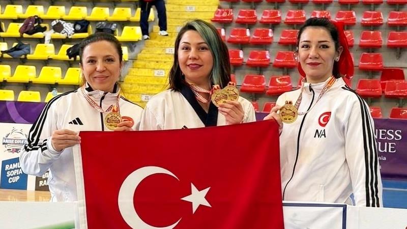 Altıeylül Belediyespor Kulübü antrenörü Hülya Uysal, Kuzey Makedonya’da düzenlenen Uluslararası