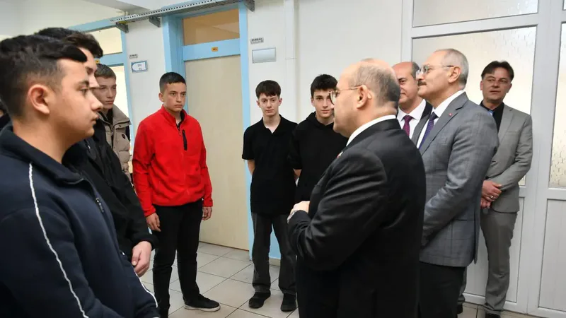 Balıkesir Valisi İsmail Ustaoğlu, Altıeylül Organize Sanayi'deki Mesleki ve Teknik