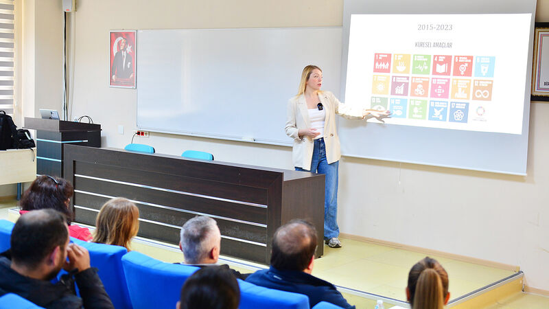 Balıkesir Üniversitesi'nde düzenlenen sürdürülebilirlik zirvesinde üniversitelerde yeşil kampüs uygulamaları ele