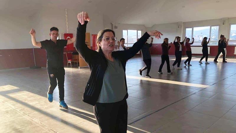 Balıkesir Öğretmen Akademileri projesi kapsamında hayata geçirilen Halk Oyunları Akademisi,