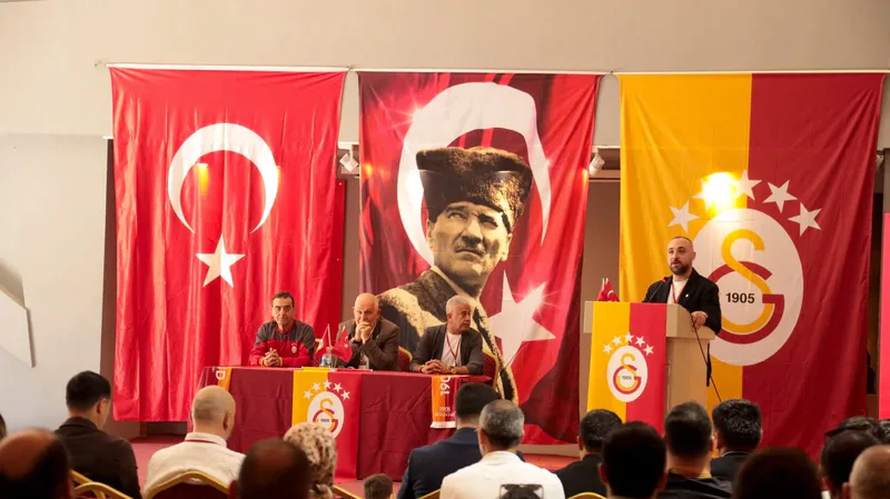 Balıkesir Ayvalık'ta kurulan Galatasaray Taraftar Derneği, ilk genel kurulunda yeni