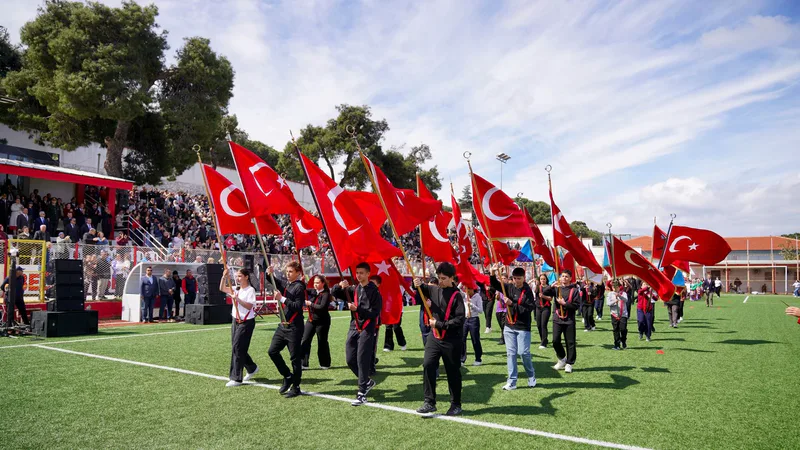 Ayvalık'ta 23 Nisan Ulusal Egemenlik ve Çocuk Bayramı, Cumhuriyet Meydanı'ndaki