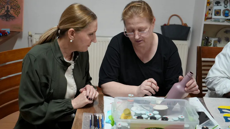 Ayvalık Belediyesi'nin Mahalle Evleri projesi kapsamında 5 yılda bin kadın