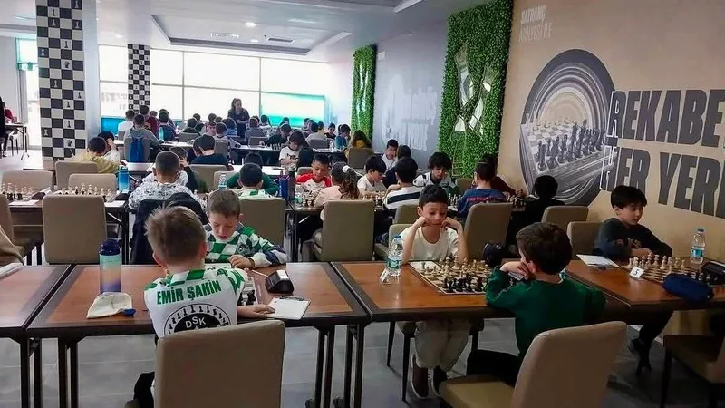 Balıkesir'de düzenlenen Satranç 23 Nisan TBMM Kupası sona erdi. Olimpik