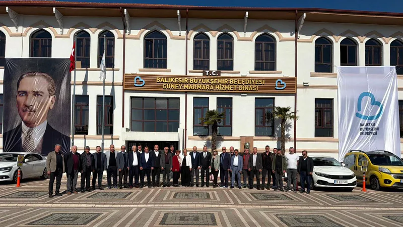 Balıkesir Büyükşehir Belediyesi, Erdek'te muhtarlarla gerçekleştirdiği istişare toplantısıyla mahallelerin ihtiyaçlarını