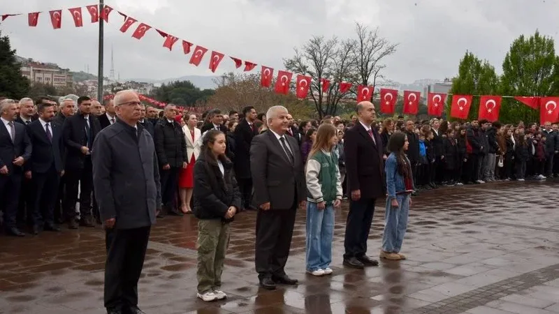 Balıkesir'de 23 Nisan Ulusal Egemenlik ve Çocuk Bayramı coşkuyla kutlandı.