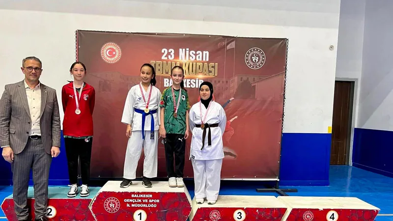 Balıkesir'de 23 Nisan Ulusal Egemenlik ve Çocuk Bayramı'nda düzenlenen TBMM