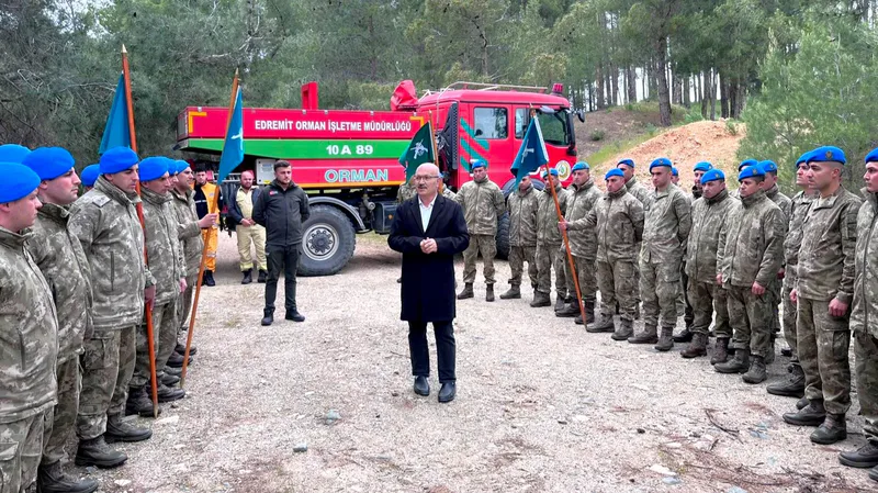 Balıkesir Orman Bölge Müdürlüğü, Edremit'te 19. Komando Tugayı'na yangınla mücadele