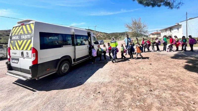 Balıkesir İl Jandarma Komutanlığı okul çevrelerinde kapsamlı denetimler gerçekleştirdi. 3