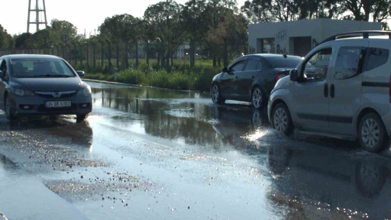 Burhaniye ilçesinde sağanak yağış hayatı olumsuz etkiledi. Aşırı yağışlar yüzünden