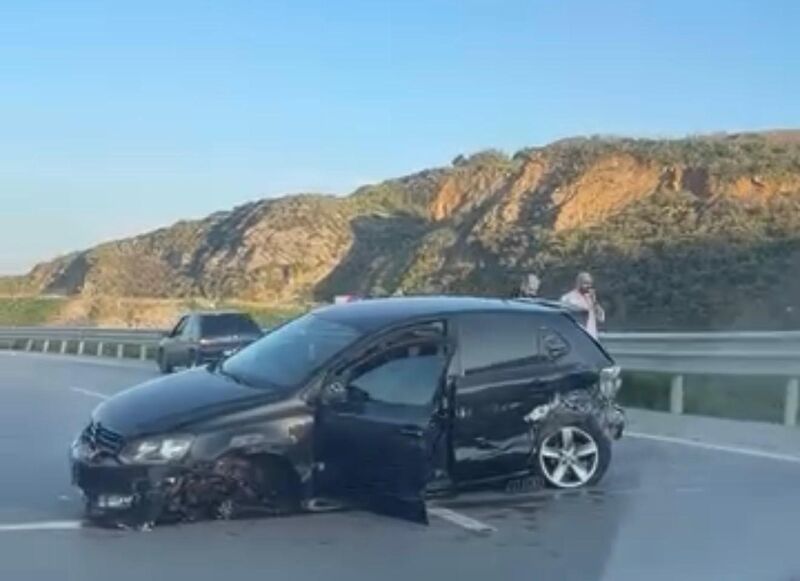 Balıkesir’in Erdek-Bandırma karayolu üzerinde meydana gelen trafik kazasında bir otomobil