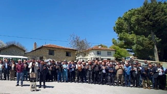 Balıkesir Balya ilçesine bağlı Çakallar köyünde yüzlerce kişi geleneksel köy