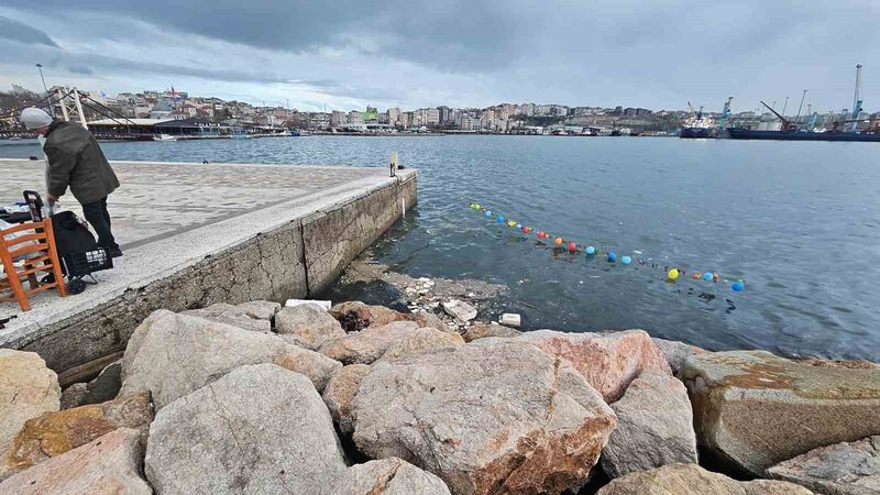 Balıkesir’in Bandırma ilçesinde sahil bölgesinde bulunan havalı tüfekle balon atış