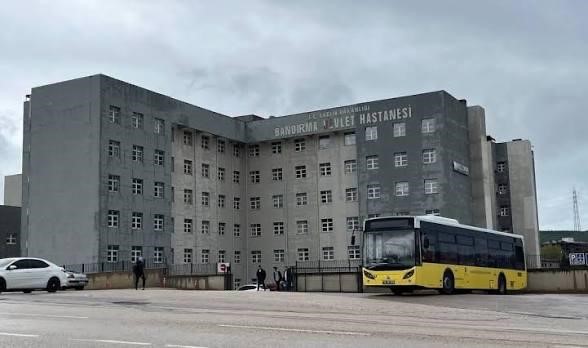 Balıkesir’in Bandırma ilçesinde taziye evinde fenalaşan 24 yaşındaki genç, kaldırıldığı