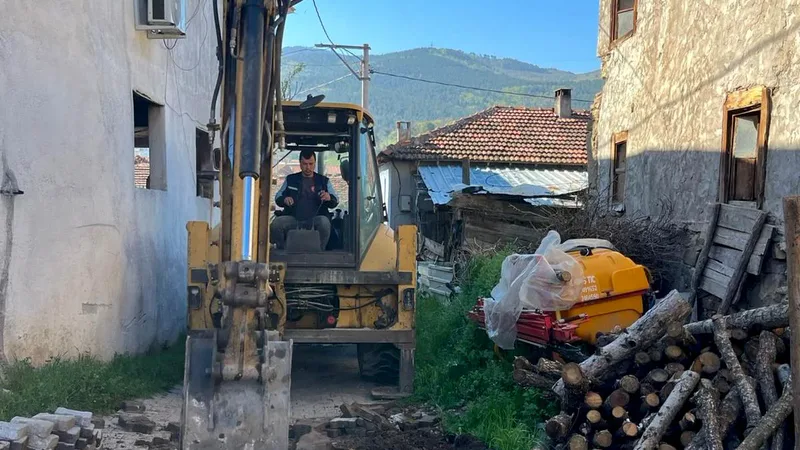 Bigadiç Belediyesi, Adalı Mahallesi'nde kapsamlı yol yapım ve yenileme çalışmalarını