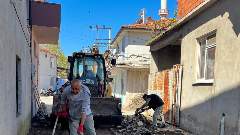 Bigadiç Belediyesi, İlyaslar Mahallesi'nde kapsamlı altyapı ve ulaşım düzenleme çalışmalarına